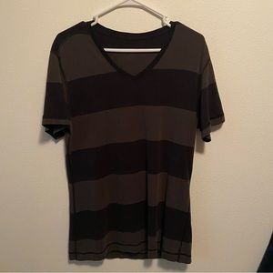 Lululemon Fundamental V-Neck T-Shirt. Men’s Medium. Grey and Black Striped.